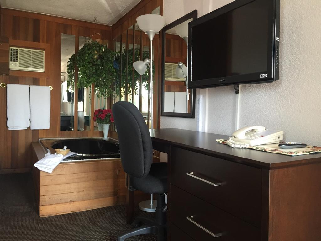 Country Squire Motel Arnprior エクステリア 写真