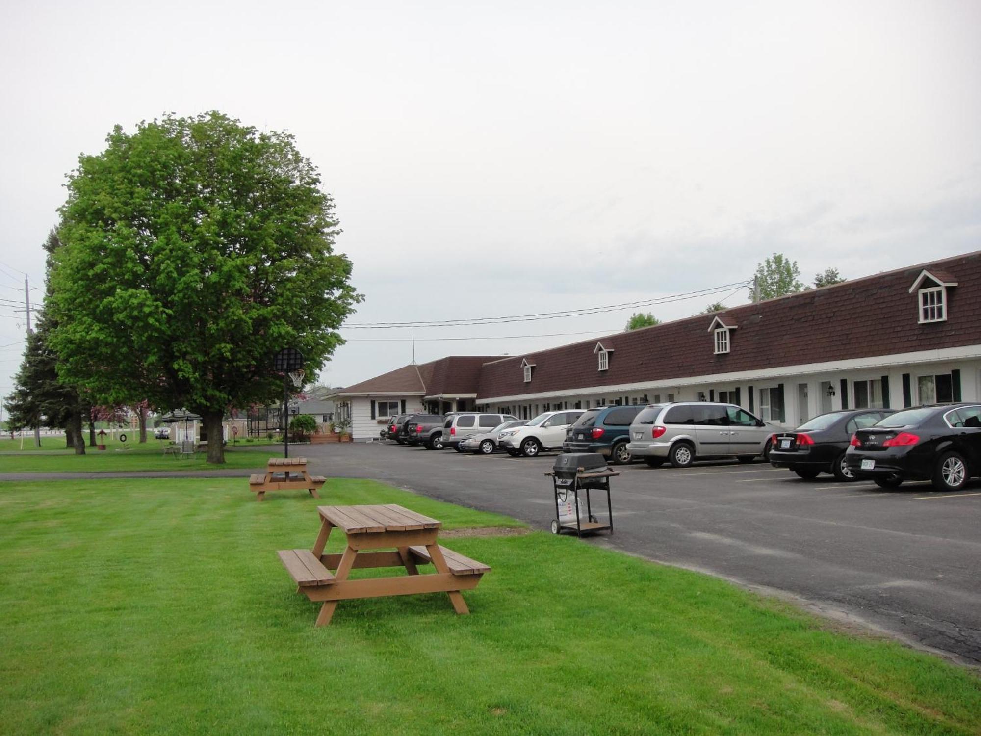 Country Squire Motel Arnprior エクステリア 写真