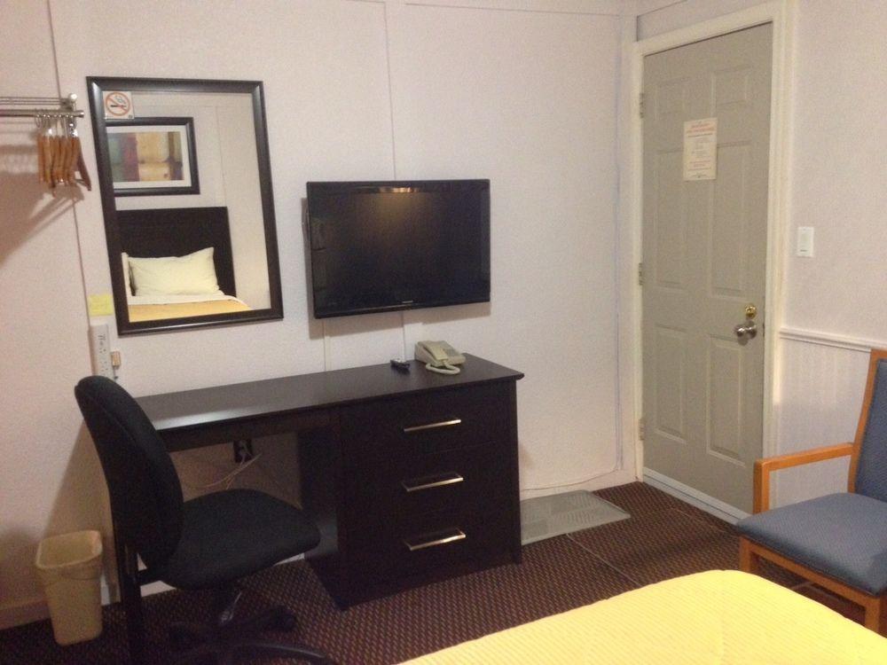 Country Squire Motel Arnprior エクステリア 写真