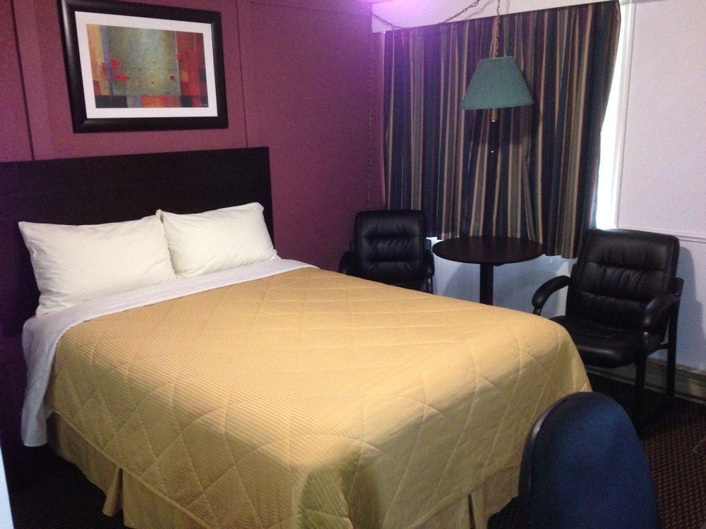 Country Squire Motel Arnprior エクステリア 写真