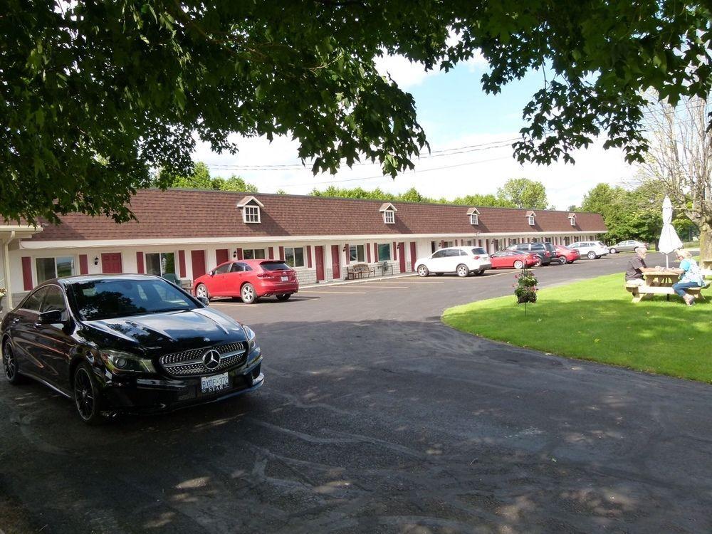 Country Squire Motel Arnprior エクステリア 写真