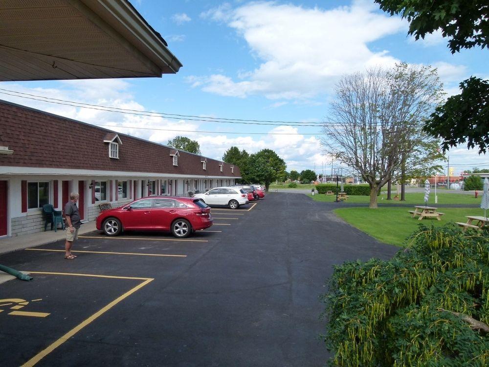 Country Squire Motel Arnprior エクステリア 写真