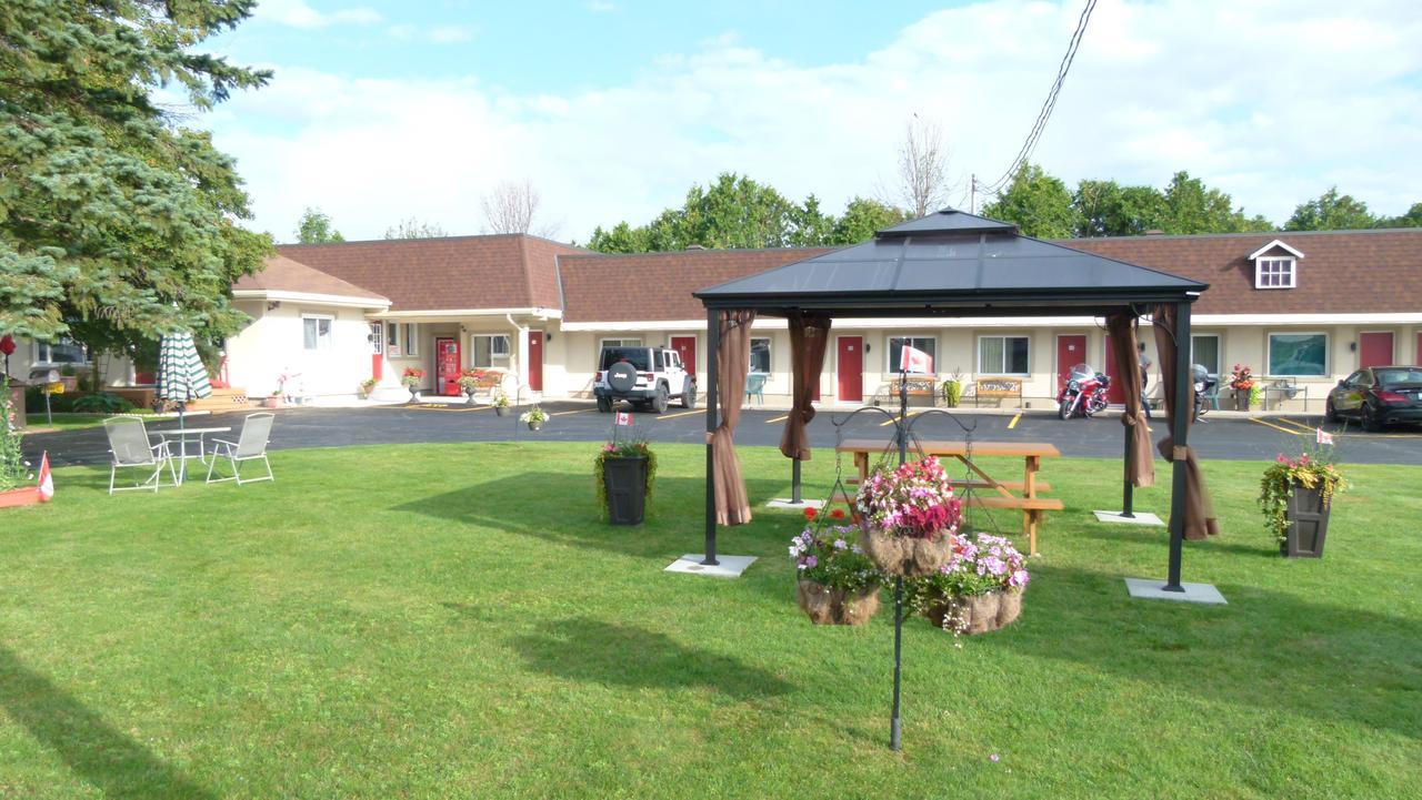 Country Squire Motel Arnprior エクステリア 写真
