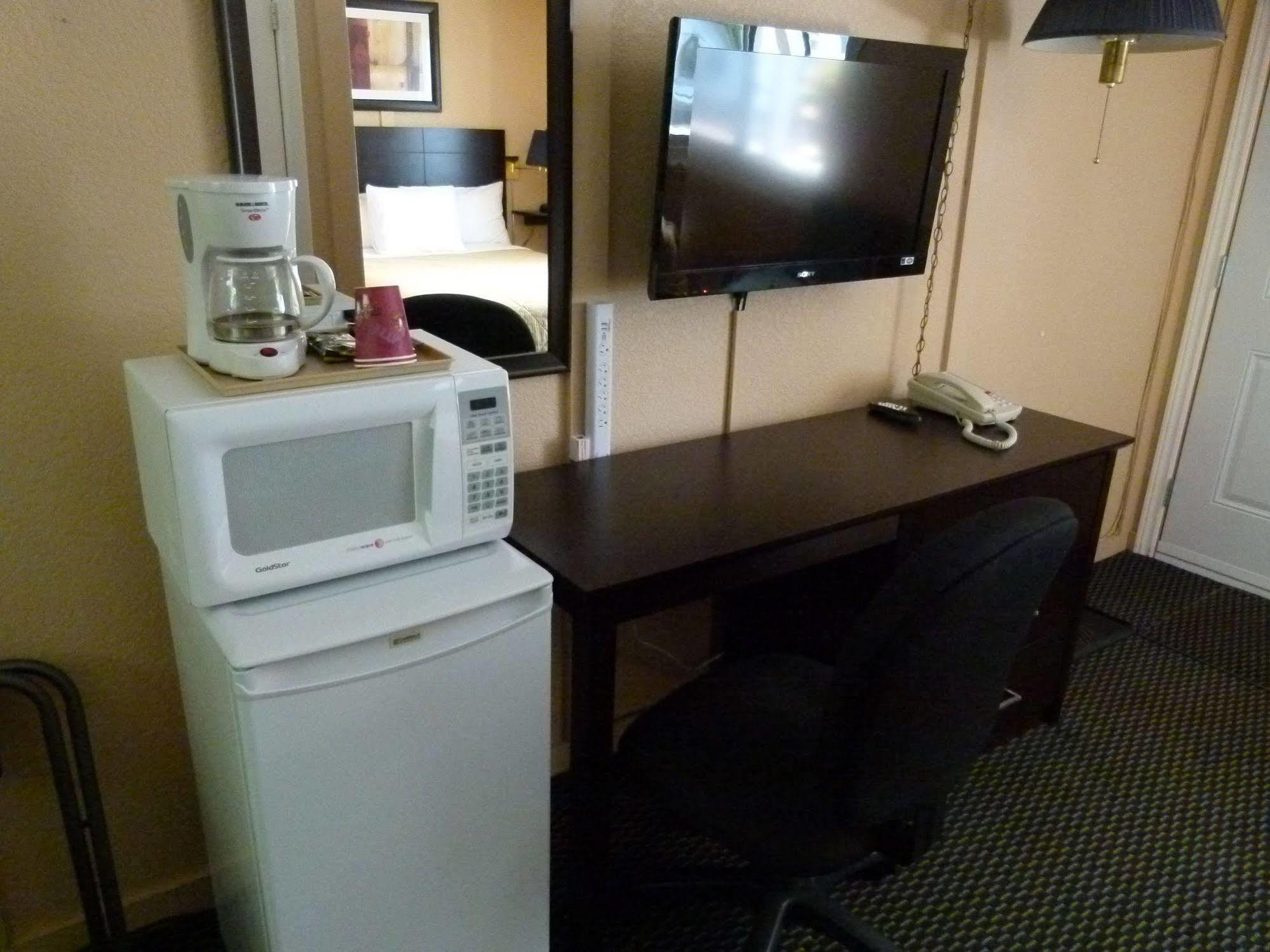 Country Squire Motel Arnprior エクステリア 写真