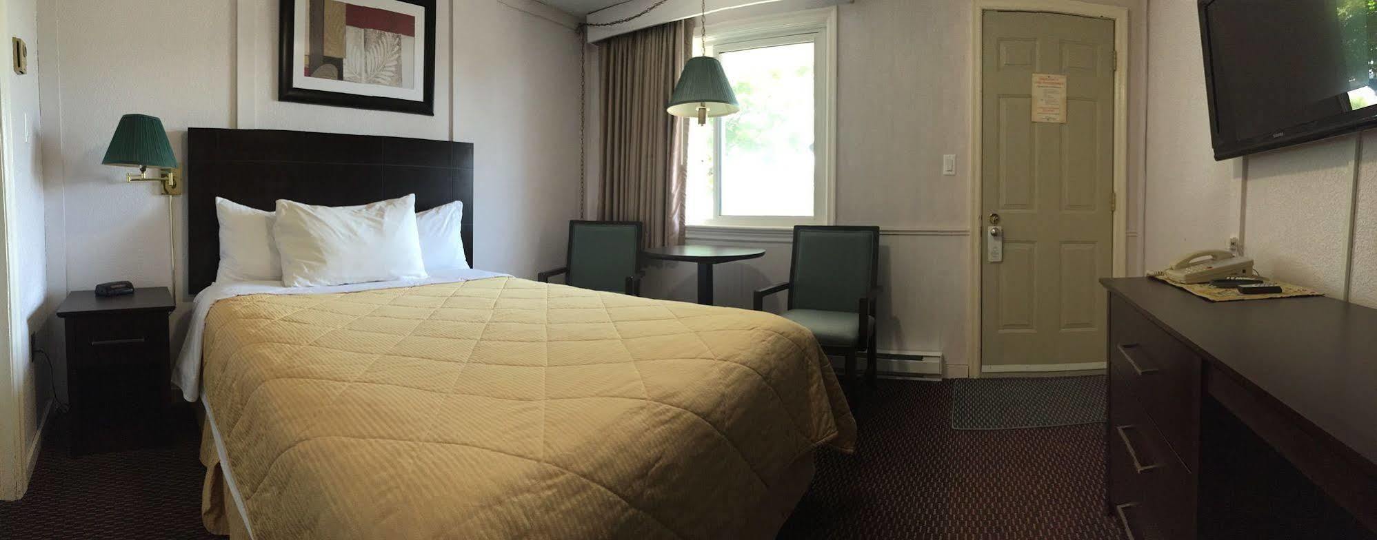 Country Squire Motel Arnprior エクステリア 写真