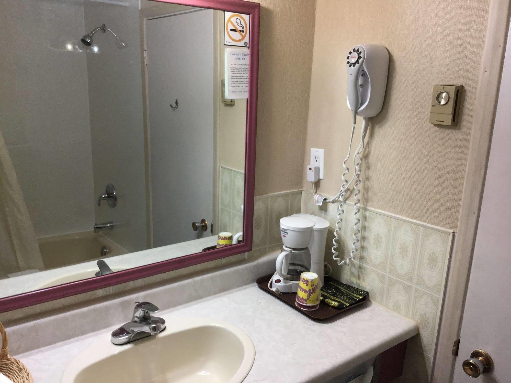 Country Squire Motel Arnprior エクステリア 写真