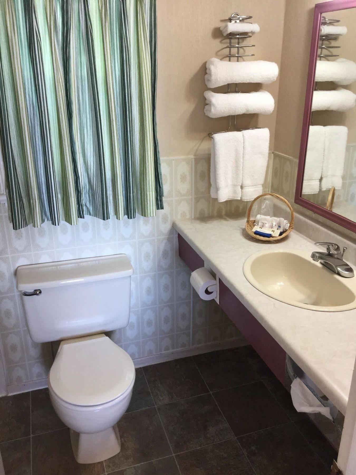 Country Squire Motel Arnprior エクステリア 写真