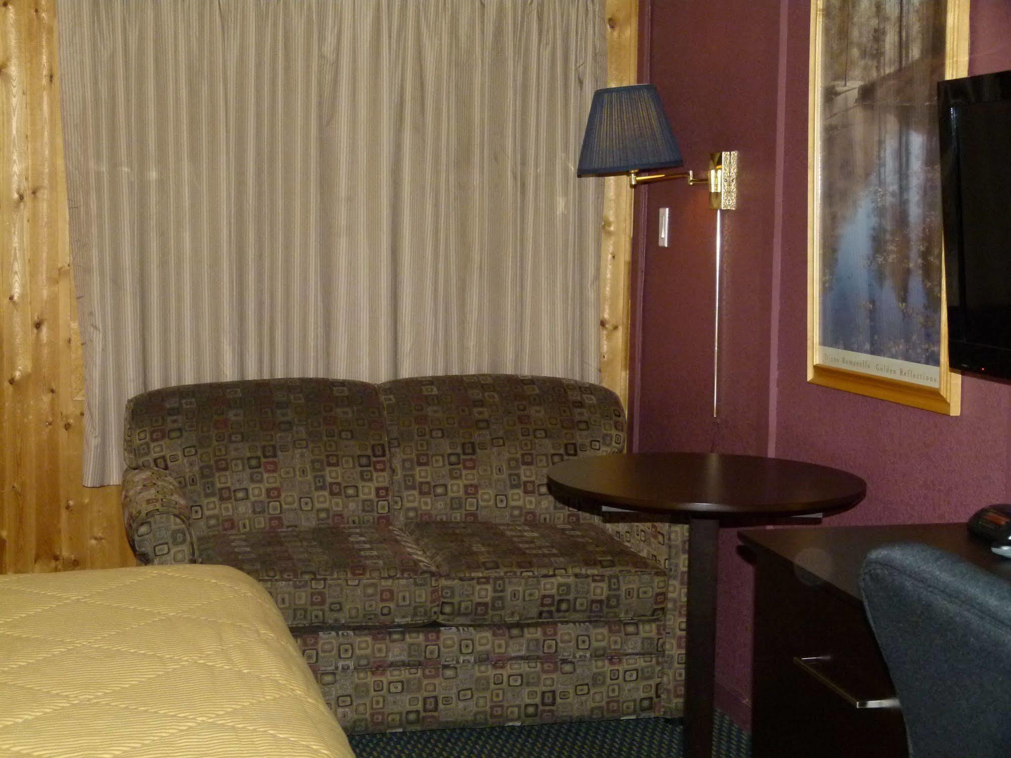 Country Squire Motel Arnprior エクステリア 写真