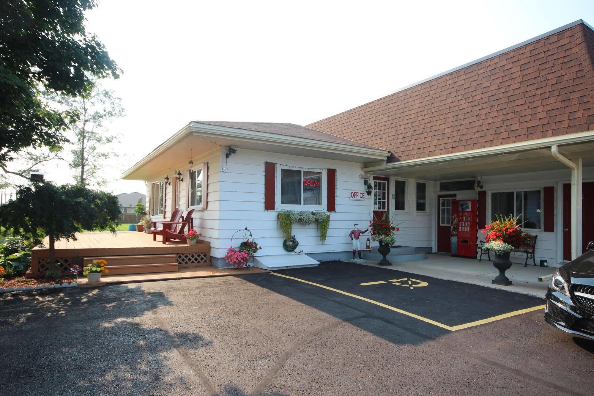 Country Squire Motel Arnprior エクステリア 写真