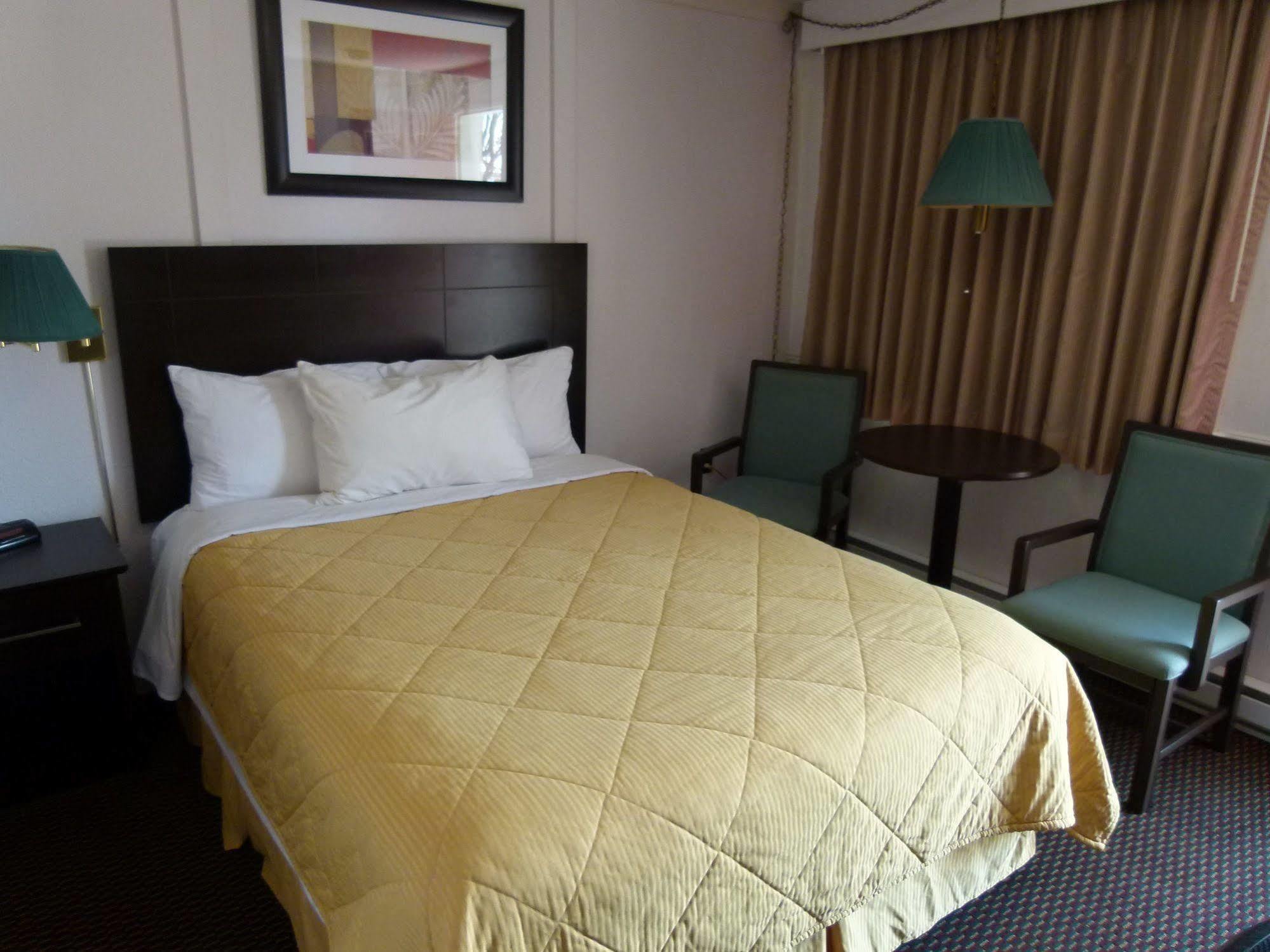 Country Squire Motel Arnprior エクステリア 写真