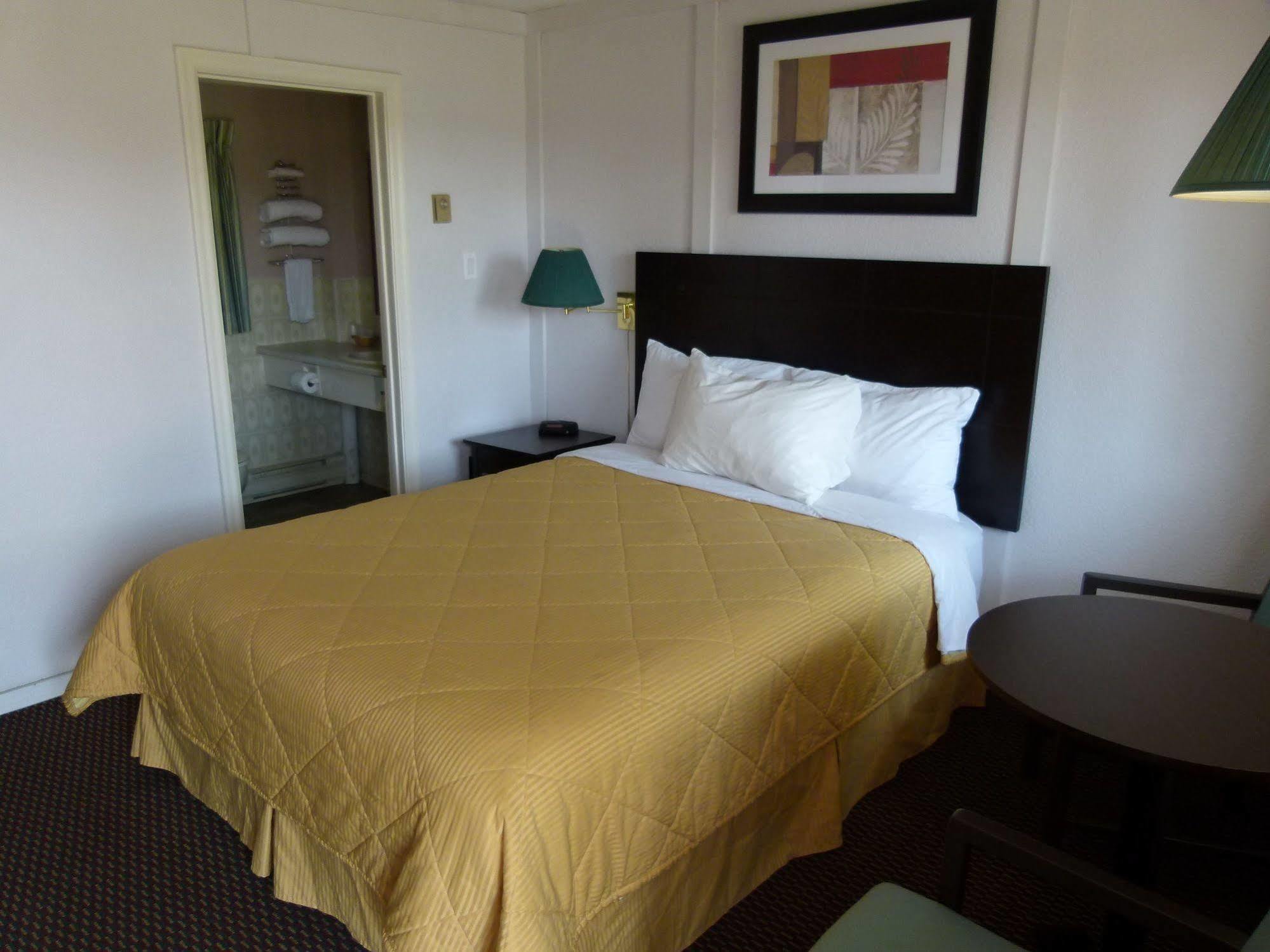 Country Squire Motel Arnprior エクステリア 写真