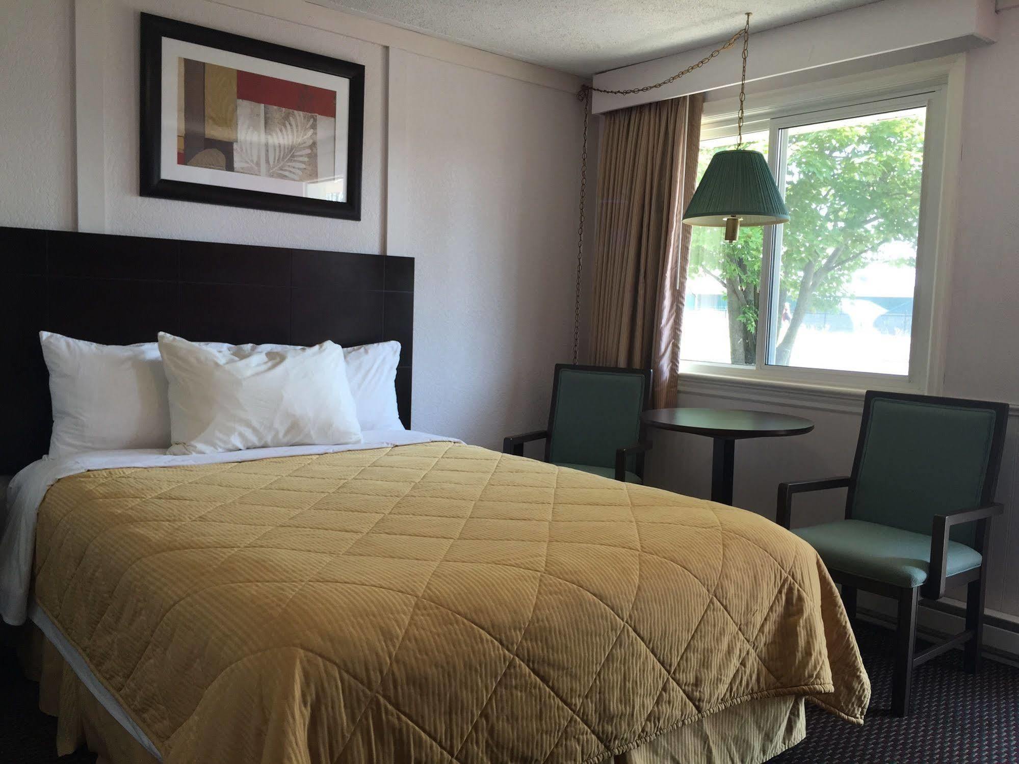 Country Squire Motel Arnprior エクステリア 写真