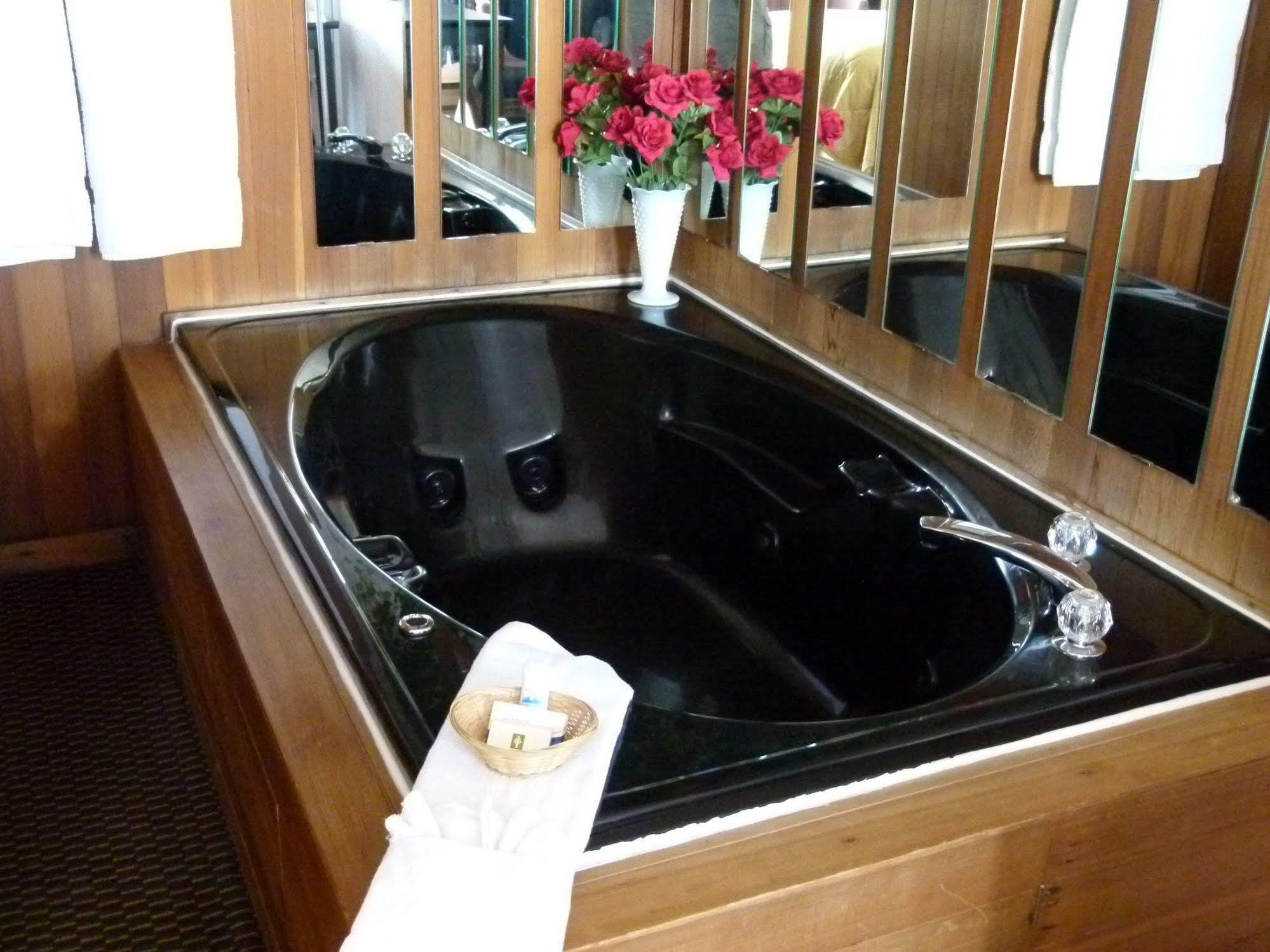 Country Squire Motel Arnprior エクステリア 写真