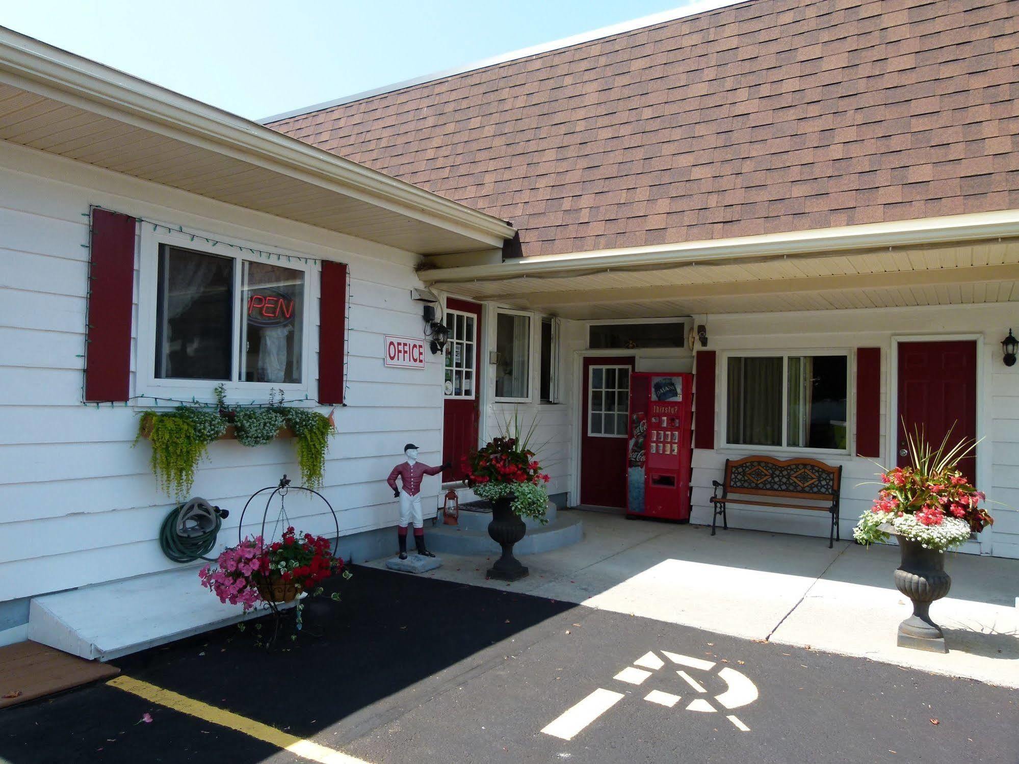 Country Squire Motel Arnprior エクステリア 写真